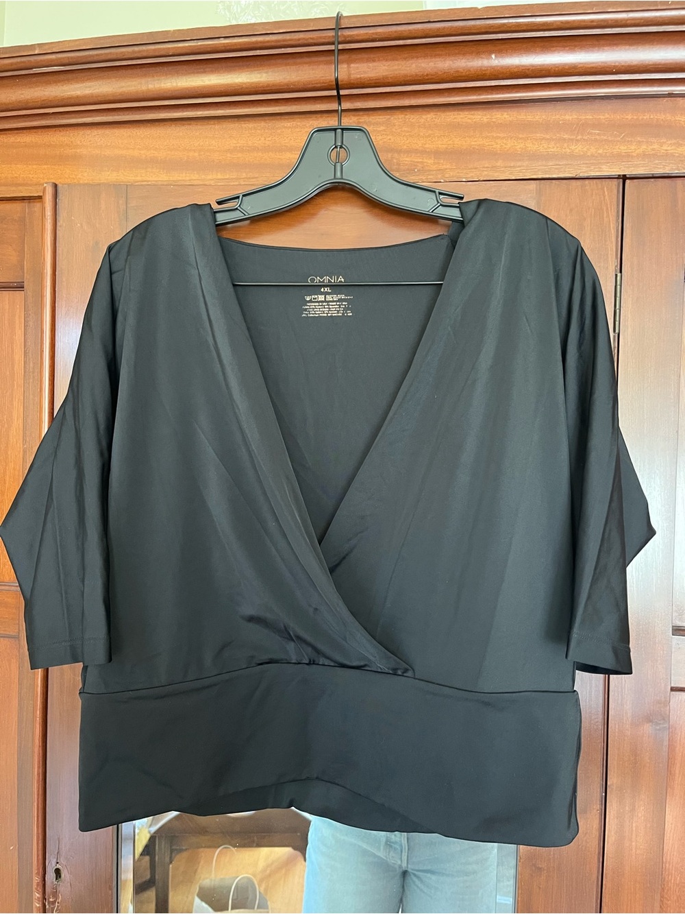 Omnia Black V-Neck Wrap Crop Top